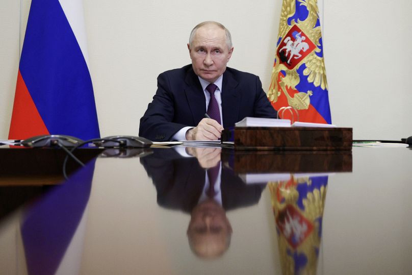 Prezydent Rosji Władimir Putin prowadzi spotkanie w formie wideokonferencji.