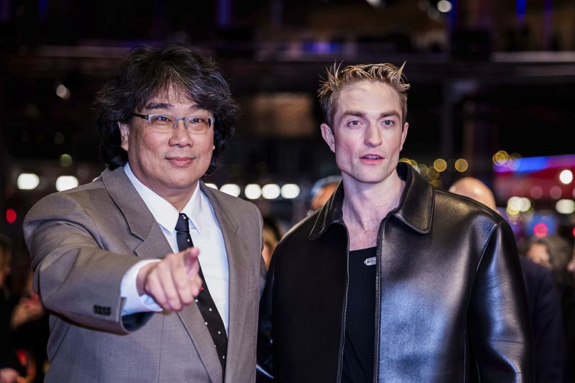 Robert Pattinson, et le réalisateur Bong Joon-ho à la Berlinale