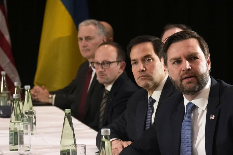 Wiceprezydent Stanów Zjednoczonych, JD Vance (po prawej), i Sekretarz Stanu Stanów Zjednoczonych, Marco Rubio.