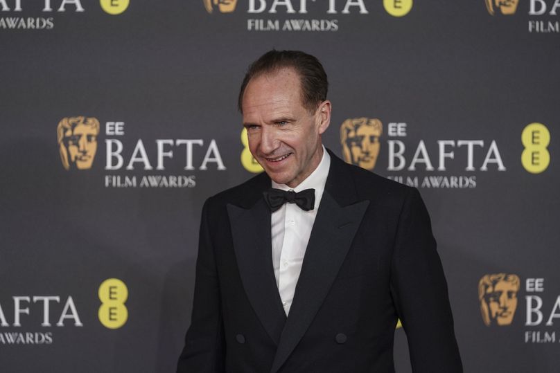 Ralph Fiennes na gali rozdania nagród BAFTA.