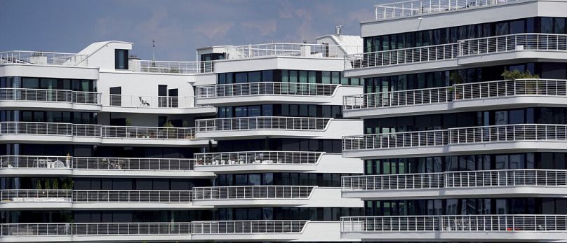 Apartmanház Berlinben, a Spree folyó partján
