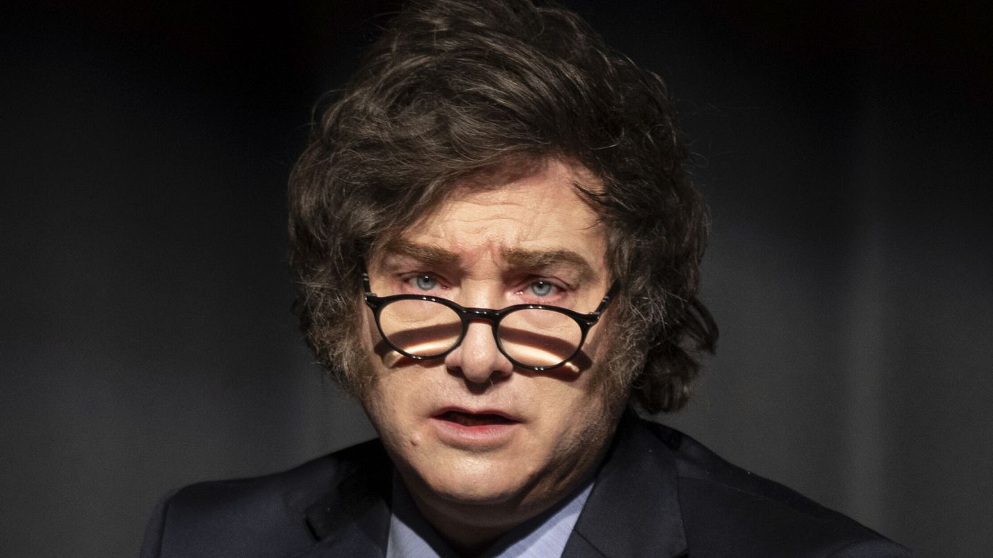 Javier Milei accused of fraud over promotion of cryptocurrency | Euronews