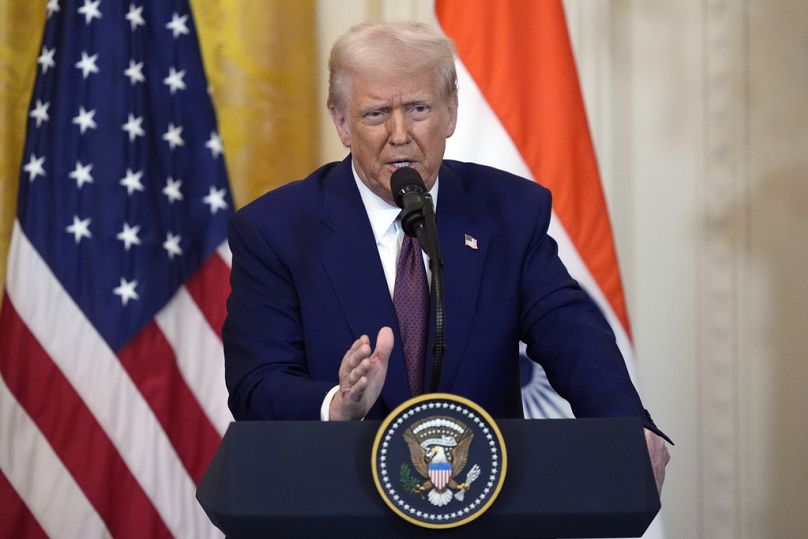 Prezydent Donald Trump przemawia podczas konferencji prasowej z premierem Indii Narendrą Modim w Wschodniej Sali Białego Domu, 2025 r.