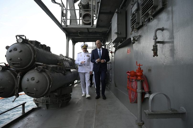 Ο Υπουργός Άμυνας της Ελλάδας στην φρεγάτα Ύδρα
