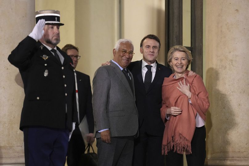 Antonio Costa, Ursula von der Leyen, Emmanuel Macron przed Pałacem Elizejskim, 17.02.2025