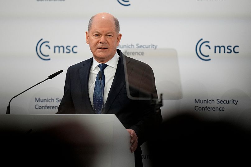 Le chancelier allemand Olaf Scholz s'exprime lors de la conférence sur la sécurité à l'hôtel Bayerischer Hof à Munich, Allemagne, le samedi 15 février 2025.