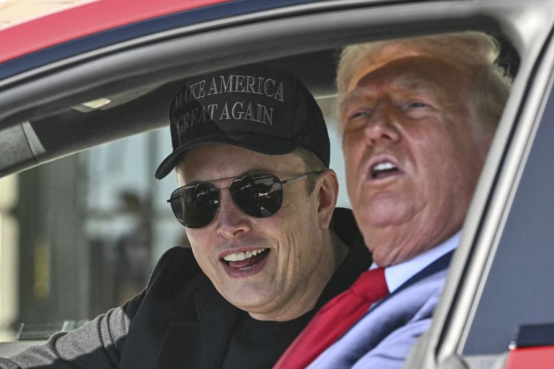 Musk és Trump az új Tesla modell bemutatóján a Fehér Házban, 2025 április 3.