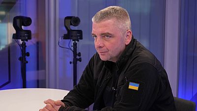 Максим Буткевич, украинский правозащитник, журналист и бывший военнопленный в студии Euronews, 18 февраля 2025 года