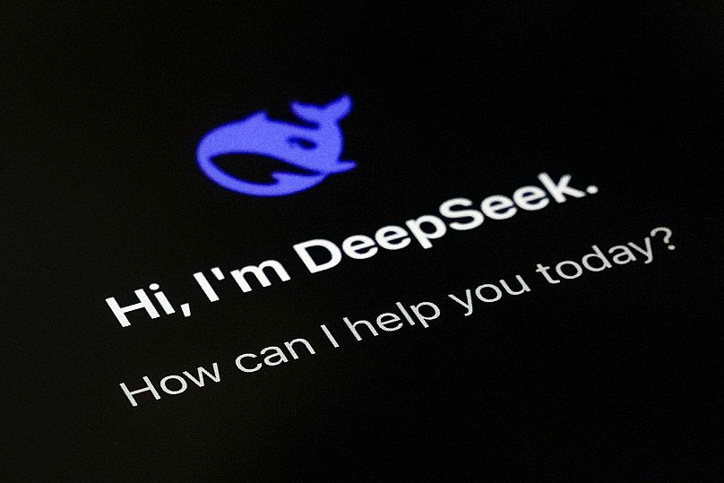 تطبيق الهاتف الذكي (DeepSeek) على شاشة هاتف ذكي في بكين، الصين، في 28 يناير/كانون الثاني 2025