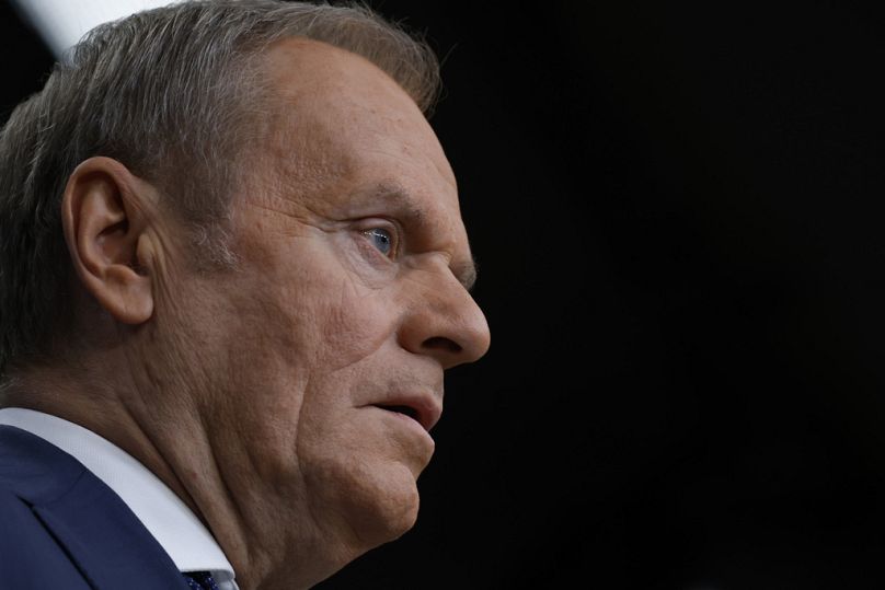 Premier Polski Donald Tusk przemawia podczas konferencji prasowej na zakończenie szczytu UE w Brukseli.