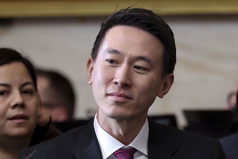Le PDG de TikTok, Shou Zi Chew, est présent à l'investiture de Donald Trump dans la rotonde du Capitole à Washington, aux États-Unis, le lundi 20 janvier 2025.