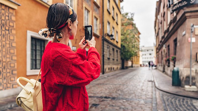 Uma jovem viajante americana capta imagens da Europa