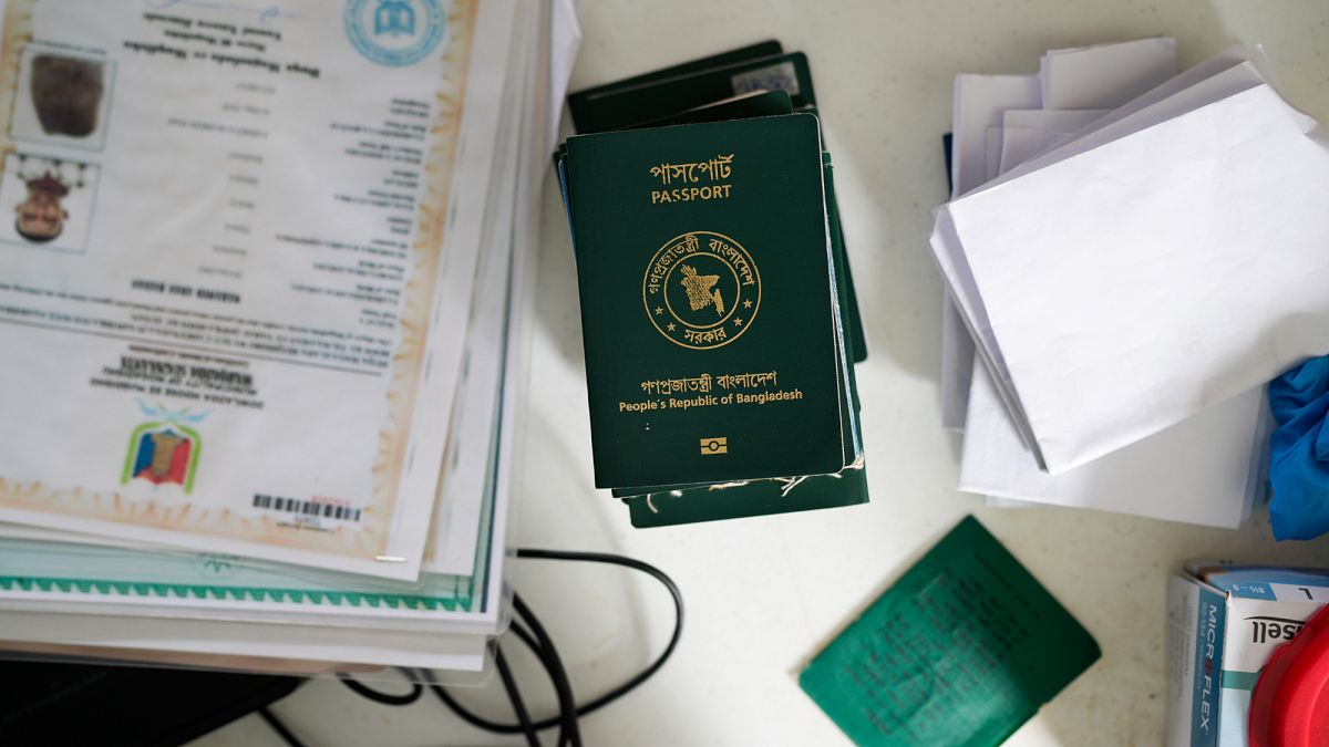 People who were photographed from the United States were imprisoned at a hotel in Panama