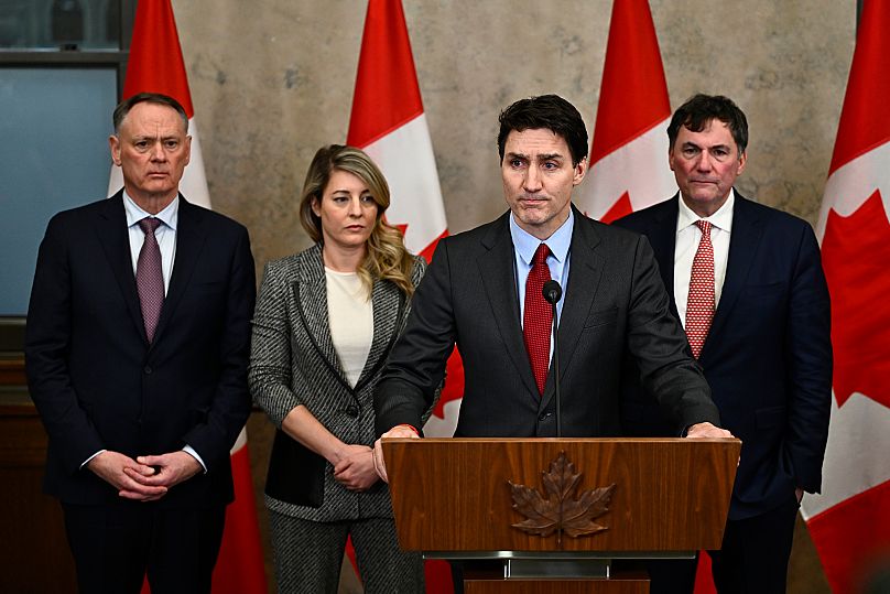 Le Premier ministre canadien Justin Trudeau s'adresse aux médias après l'imposition d'une série de tarifs douaniers américains contre le Canada, le samedi 1er février 2025.