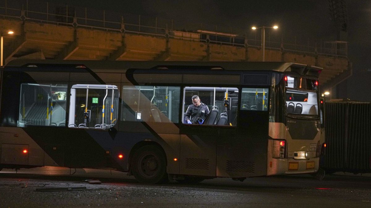 Robbanások az izraeli Bat Jamban, a hatóságok terrortámadásra gyanakszanak