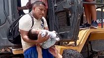 Evacuation of a father and his child during torrential rains in Nazca, Peru, 20.02.2025