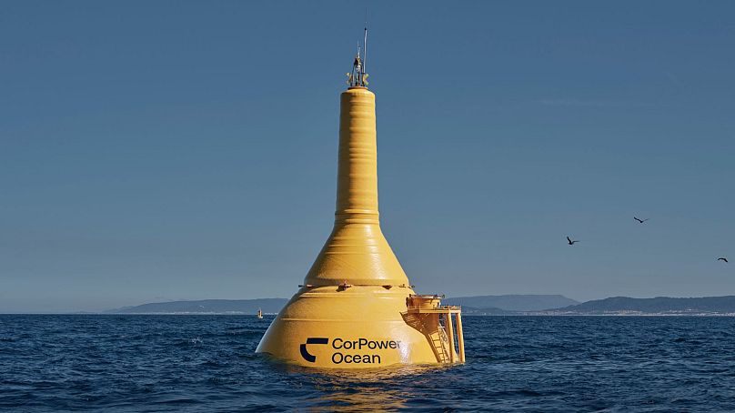Le premier convertisseur d'énergie houlomotrice à grande échelle de CorPower Ocean déployé au large de la côte nord du Portugal.