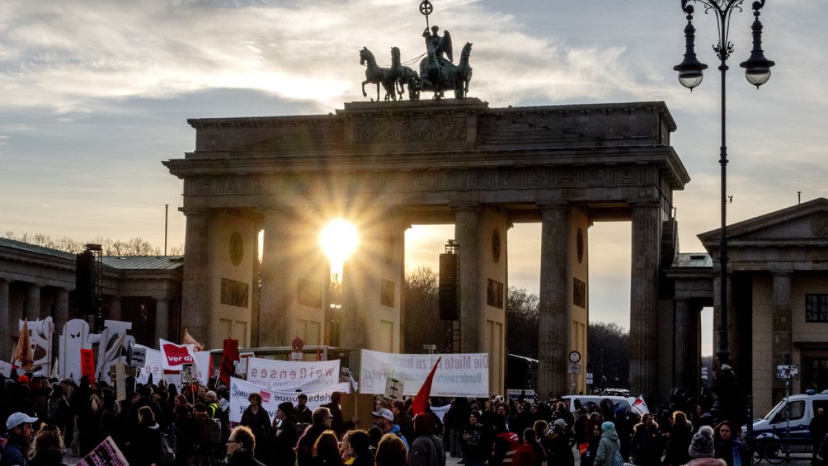 Polls open in pivotal parliamentary elections in Germany