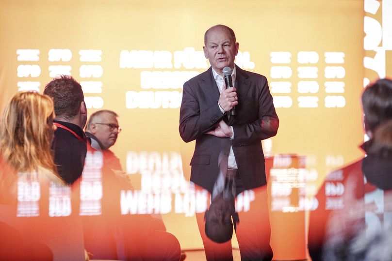 Il cancelliere federale Olaf Scholz alla fine della campagna elettorale nel suo collegio elettorale, a Potsdam, Germania, sabato 22 febbraio 2025