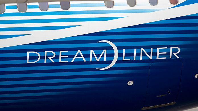 Allarme bomba su aereo da New York a Delhi: atterraggio di emergenza a Fiumicino per volo AA292