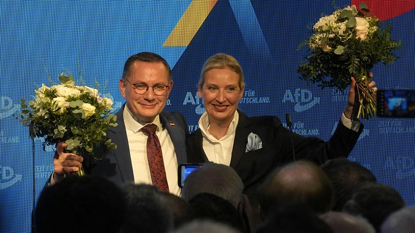 Alice Weidel és Tino Chrupalla, az AfD társelnökei a párt berlini székházában ünnepelnek