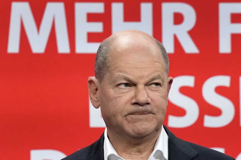 Le chancelier allemand sortant Olaf Scholz après l'annonce des premiers résultats, au siège du parti social-démocrate à Berlin, le dimanche 23 mars 2025.