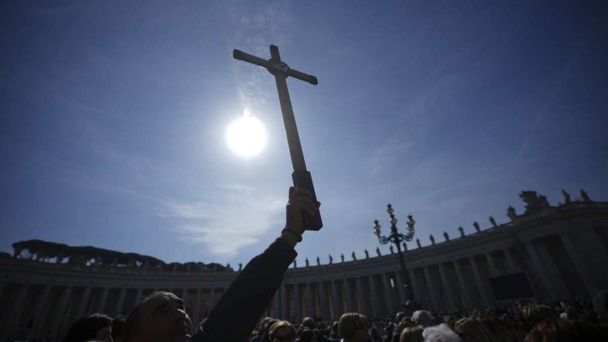 Le pape François dans un état critique : des signes précoces d’insuffisance rénale