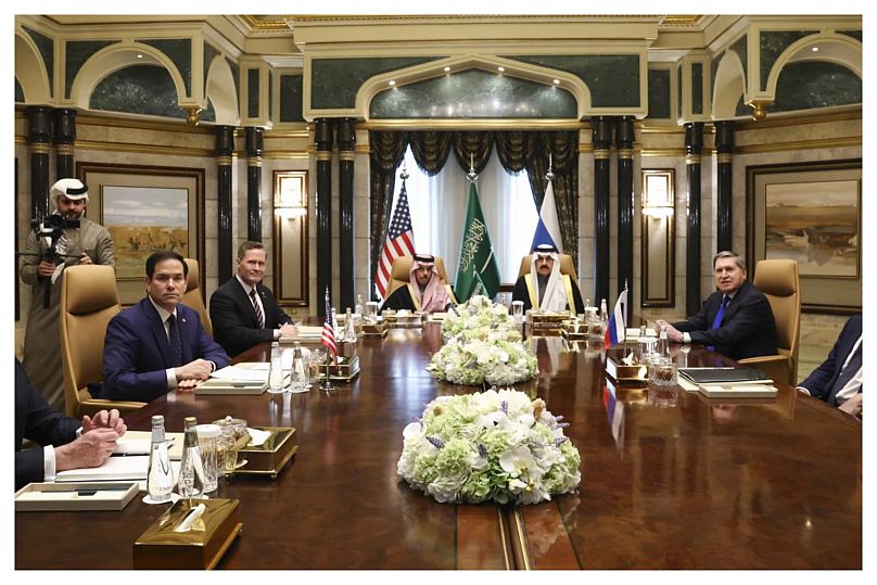 الوفدان الروسي والأميركي خلال لقائهما في الرياض لبدء مسار التسوية السلمية للحرب في أوكرانيا. فبراير 2025.