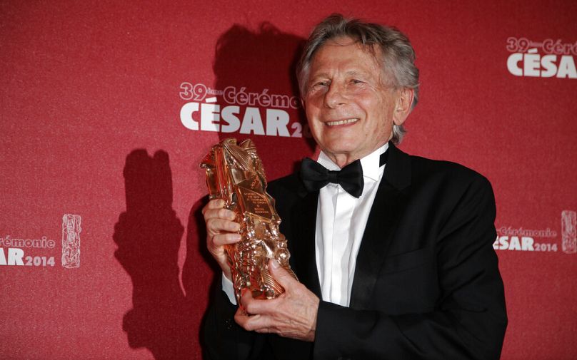 Roman Polanski sostiene su premio al mejor director durante la 39ª ceremonia de los Premios César franceses en París, en 2014.