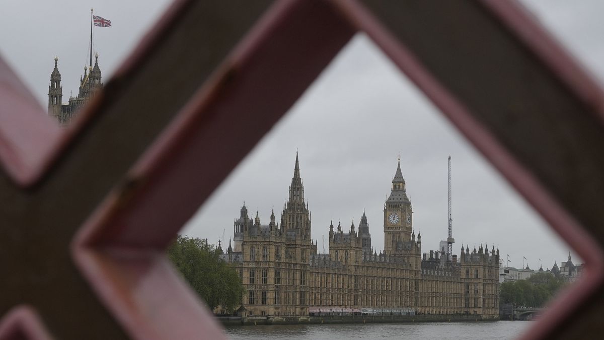 UK politician Mike Amesbury jailed for 10 weeks for punching man in street