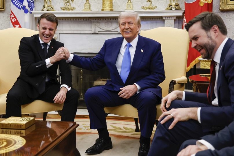 Macron u Trumpa w Białym Domu. Europa zwiera szyki w sprawie Ukrainy, podczas gdy USA zbliżają się do Rosji, 24.02.2025