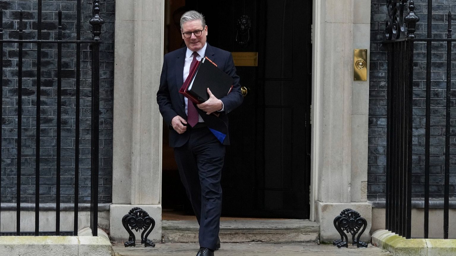 Keir Starmer se compromete a aumentar el gasto británico en Defensa hasta  el 2,5% del PIB en 2027 | Euronews