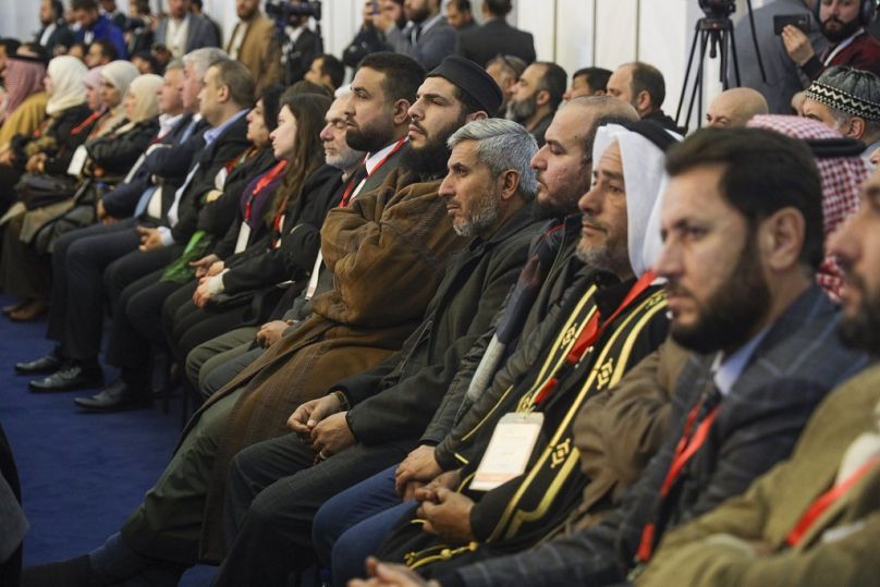 Uczestnicy biorą udział w konferencji dialogu narodowego Syrii w Pałacu Ludowym w Damaszku, Syria, 2025 r.