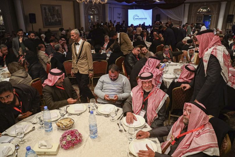 Uczestnicy Konferencji Dialogu Narodowego Syrii gromadzą się w hotelu Dama Rose w Damaszku, Syria, 2025 r.