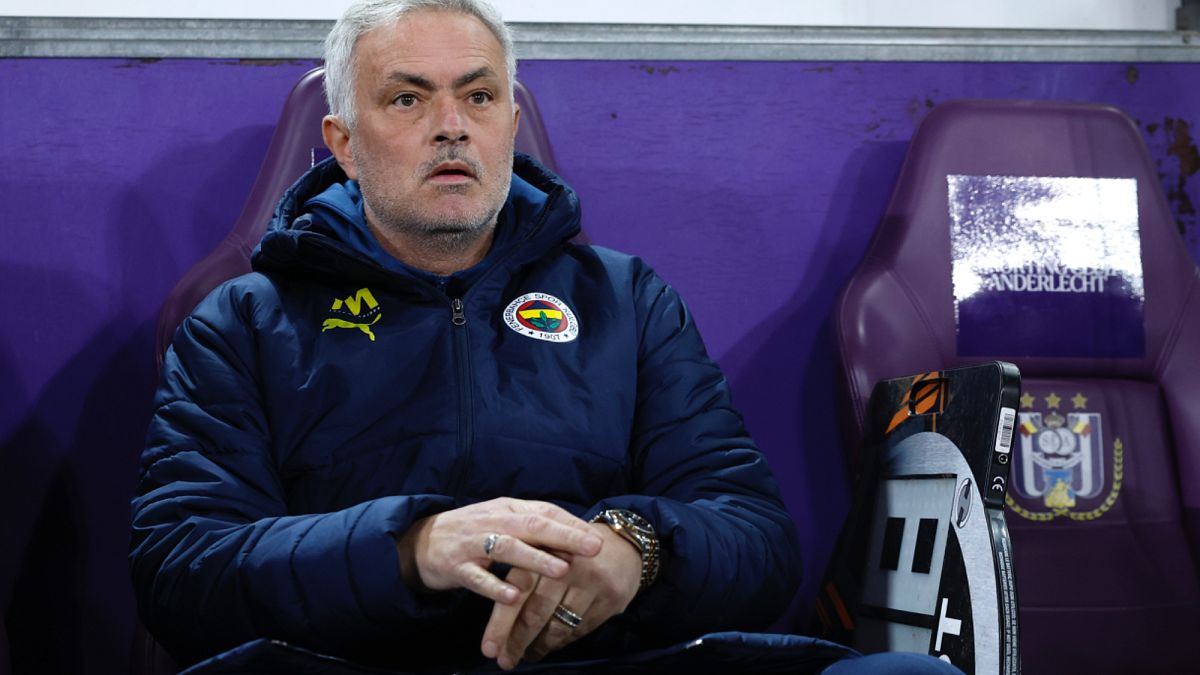 Turkish football club Galatasaray accuses Fenerbahçe manager Jose Mourinho of 'racist comments'