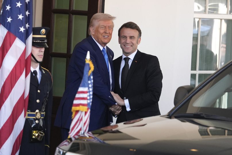 Prezydent Donald Trump, wita prezydenta Francji Emmanuela Macrona przed konferencją prasową w Białym Domu, 2025 r.