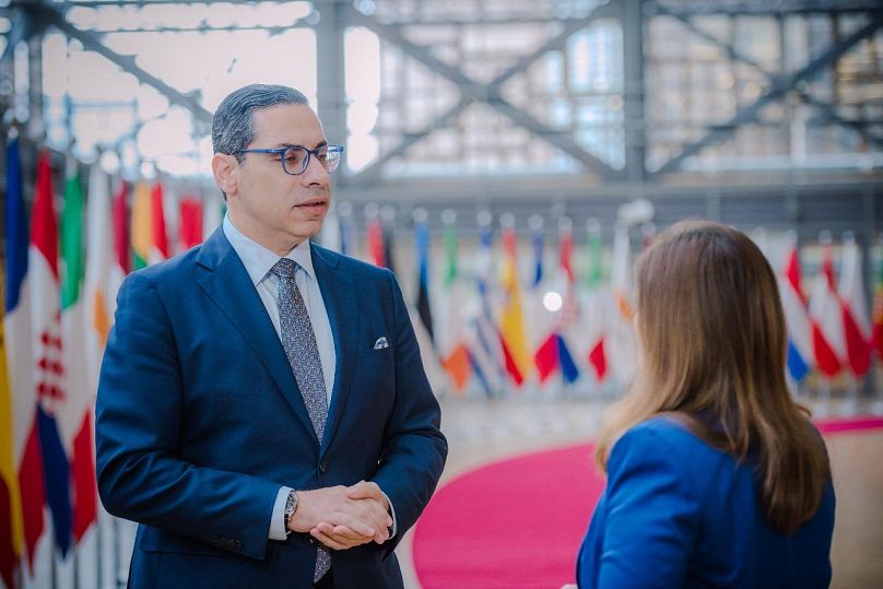 Ο Κωνσταντίνος Κόμπος συνομιλεί με την Μαρία Ψαρά 