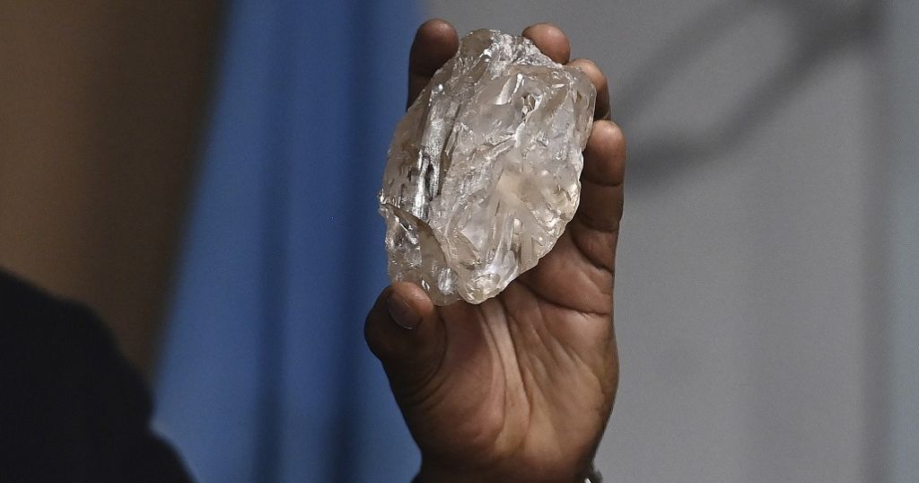 Botswana secures enhanced 10-year diamond deal with De Beers