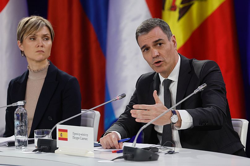 Premier Hiszpanii, Pedro Sánchez, po prawej i premier Islandii, Krístrún Frostadóttir.