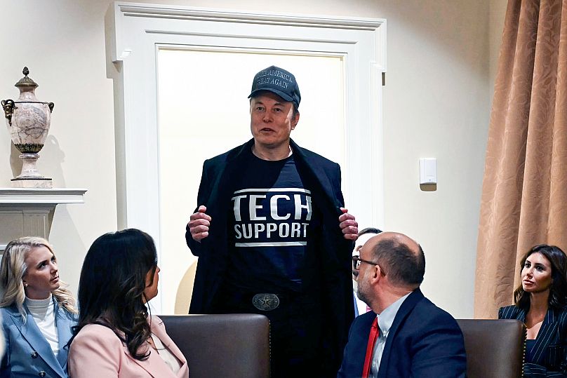 Elon Musk podczas pierwszego spotkania gabinetu Donalda Trumpa, na które został dodatkowo zaproszony