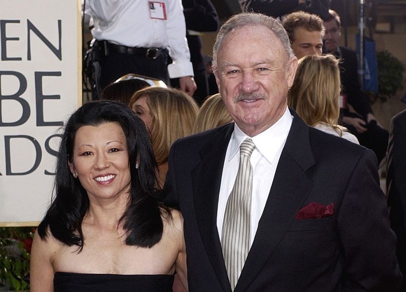  O ator Gene Hackman com a sua mulher, Betsy Arakawa, na chegada à cerimónia dos Globos de Ouro, em 2003