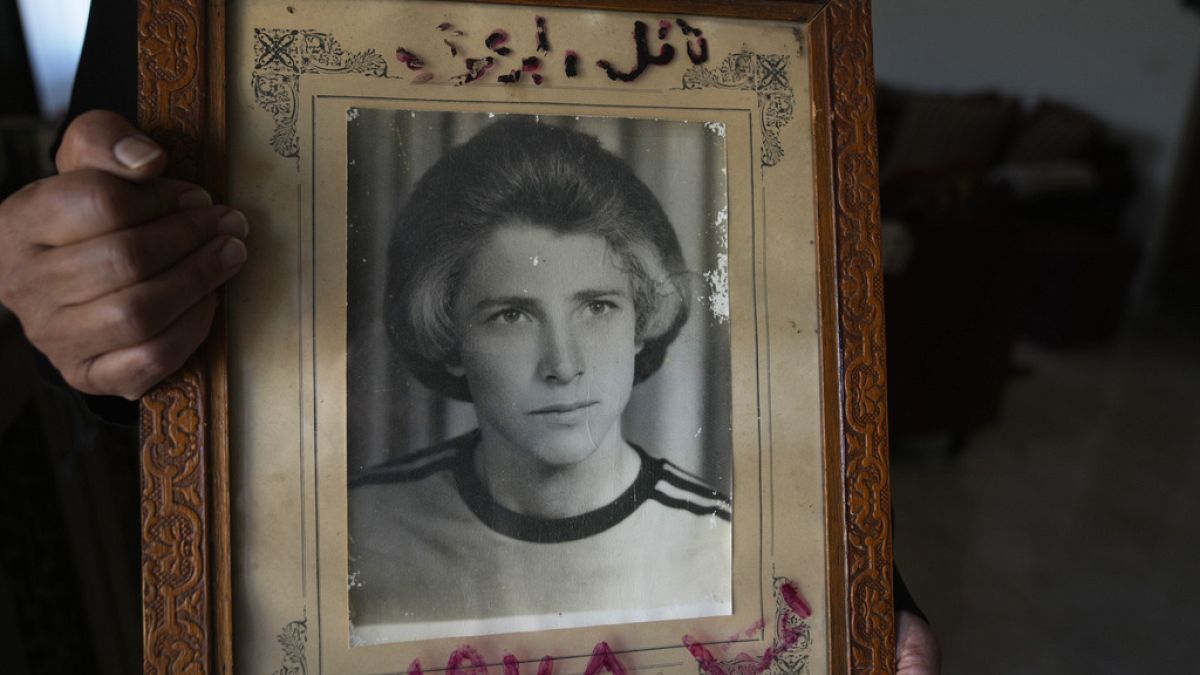 "عميد الأسرى" الفلسطينيين نائل البرغوثي حرًا طليقًا بعد 45 عاما.. ماذا نعرف عنه؟