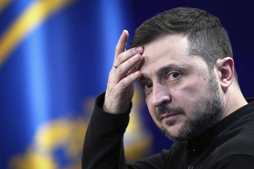 Prezydent Ukrainy Wołodymyr Zełenski odpowiada na pytania mediów podczas swojej konferencji prasowej w Kijowie.