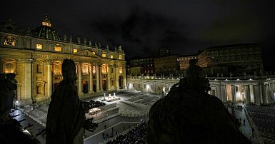 Quiet night for Pope. Vatican: 'He is resting' | Euronews