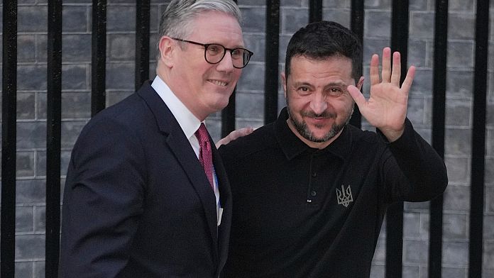 Zelensky a Londra da Starmer: prestito all'Ucraina da 2,6 miliardi di sterline