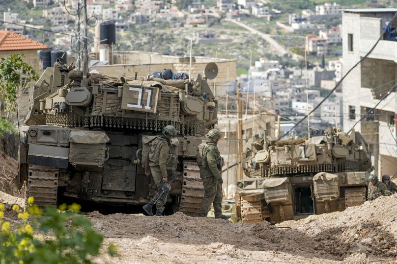  عملية عسكرية إسرائيلية في مخيم جنين للاجئين بالضفة الغربية، يوم الاثنين، 24 شباط/فبراير 2025. 