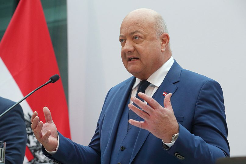 Christian Stocker, chef du Parti populaire (ÖVP), s'exprime après avoir accepté de former un gouvernement de coalition avec le SPÖ et NEOS, le jeudi 27 février 2025