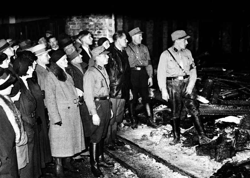 آتش‌سوزی عمدی پارلمان آلمان در سال ۱۳۱۱ به نازی‌ها در سرکوب مخالفان کمک کرد