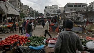 Middle East: Gaza residents try to mark Ramadan amid shortages 