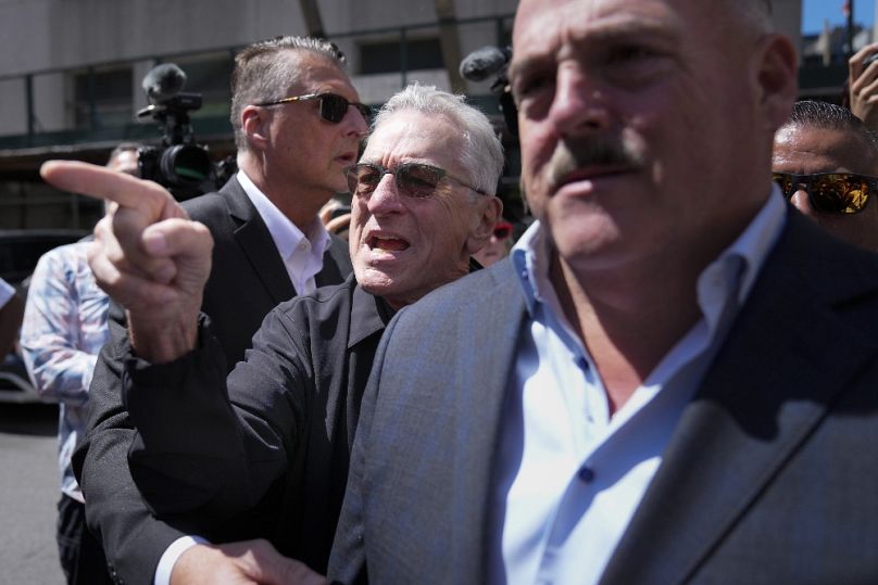 Robert De Niro Trump egyik hívével szólalkozott össze a volt elnök büntetőtárgyalásán New Yorkban, 2024 májusában